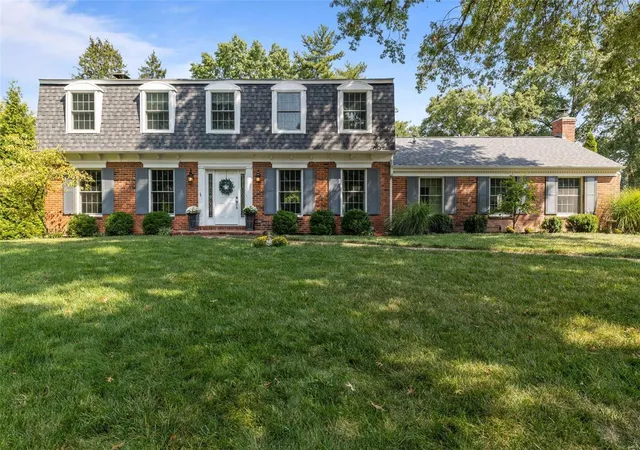 Photo 1 of Sale Pending at 310 Conway Lake Dr, Saint Louis, MO 63141 | MLS# 24049935 | Listing updated on 2025-03-11