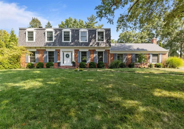 Photo 2 of Sale Pending at 310 Conway Lake Dr, Saint Louis, MO 63141 | MLS# 24049935 | Listing updated on 2025-03-11