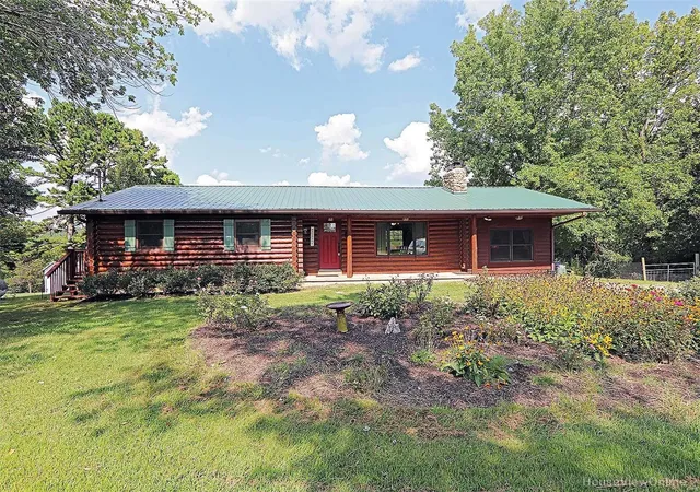 Photo 1 of Single family home for sale at 14975 Oak Den Ln, Sainte Genevieve, MO 63670 | MLS# 24050102 | Listing updated on 2025-03-05