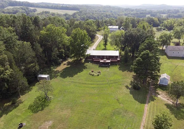 Photo 4 of Single family home for sale at 14975 Oak Den Ln, Sainte Genevieve, MO 63670 | MLS# 24050102 | Listing updated on 2025-03-05