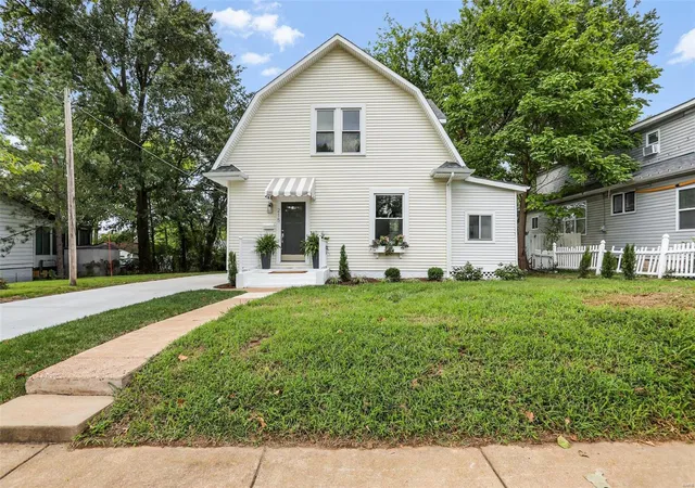 Photo 1 of Sale Pending at 215 Eldridge Ave, Saint Louis, MO 63119 | MLS# 24050180 | Listing updated on 2024-09-05