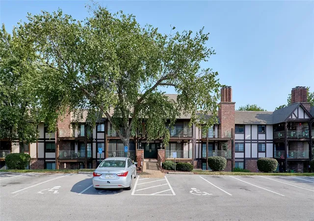 Photo 3 of Condo for sale at 1436 Heritage Lndg #311, Saint Charles, MO 63303 | MLS# 24050294 | Listing updated on 2025-03-06