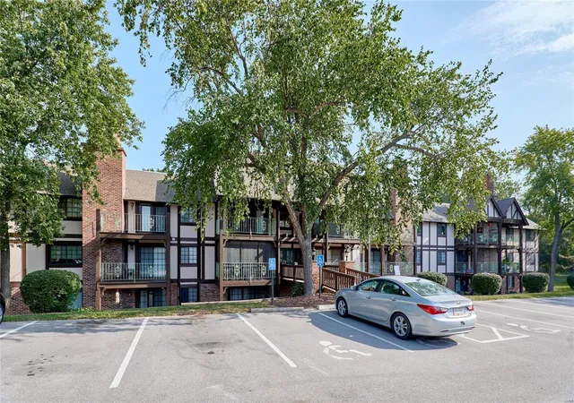 Photo 4 of Condo for sale at 1436 Heritage Lndg #311, Saint Charles, MO 63303 | MLS# 24050294 | Listing updated on 2025-03-06