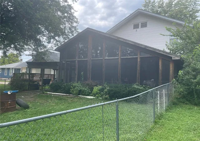 Photo 2 of Single family home for sale at 409 S Center, Shelbina, MO 63468 | MLS# 24050355 | Listing updated on 2024-09-20