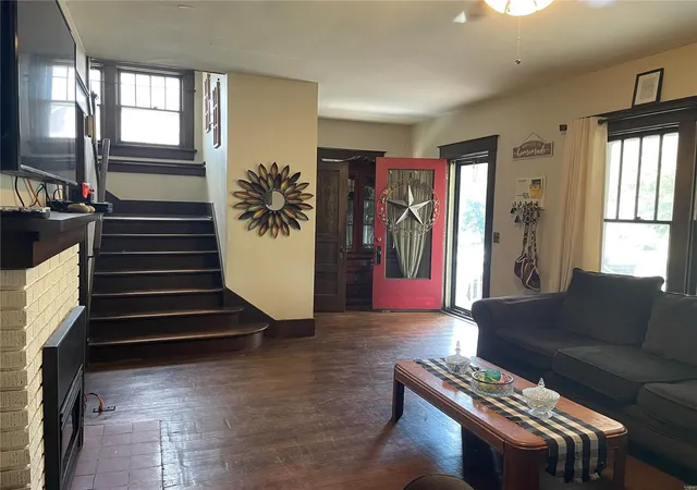 Photo 3 of Single family home for sale at 409 S Center, Shelbina, MO 63468 | MLS# 24050355 | Listing updated on 2024-09-20