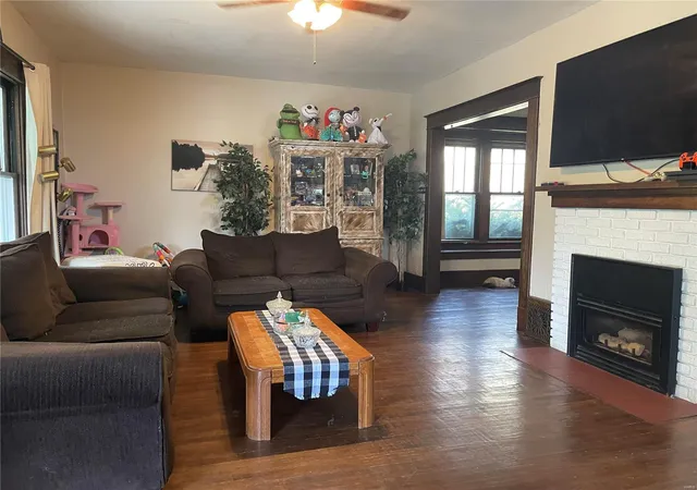Photo 3 of Single family home for sale at 409 S Center, Shelbina, MO 63468 | MLS# 24050355 | Listing updated on 2024-09-20