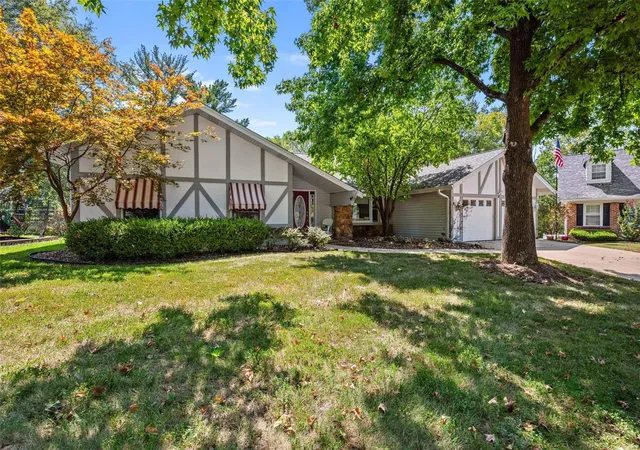 Photo 3 of Sale Pending at 5 Hobbs Mill, Saint Charles, MO 63303 | MLS# 24050601 | Listing updated on 2024-09-30