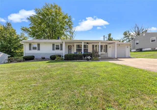 Photo 1 of Sale Pending at 8 Laura Dr, Saint Peters, MO 63376 | MLS# 24050650 | Listing updated on 2024-10-01