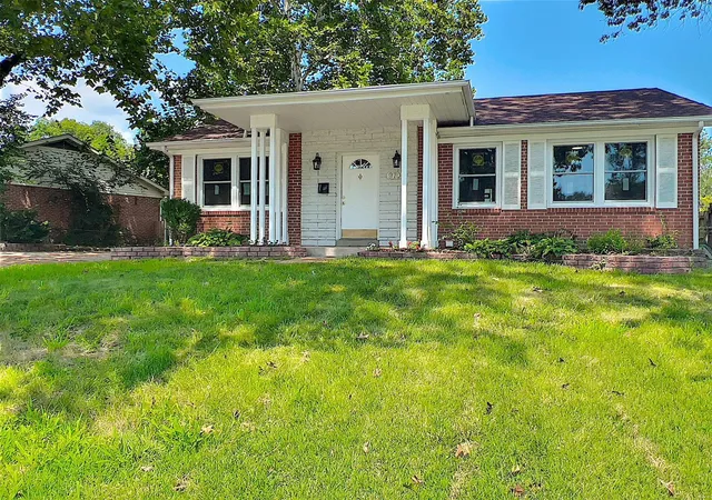 Photo 1 of Sale Pending at 9700 Hale Dr, Saint Louis, MO 63123 | MLS# 24050747 | Listing updated on 2024-12-17
