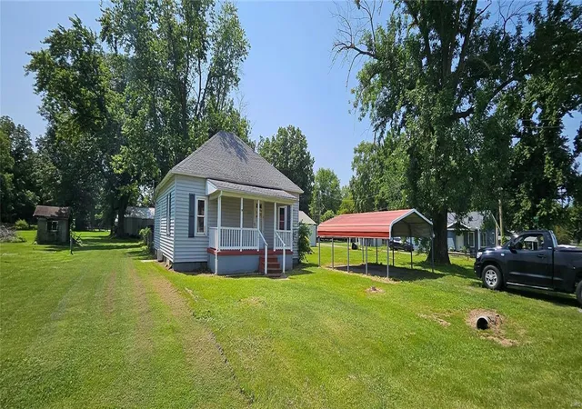 Photo 1 of Single family home for sale at 209 W State St, Chaffee, MO 63740 | MLS# 24050751 | Listing updated on 2024-12-12