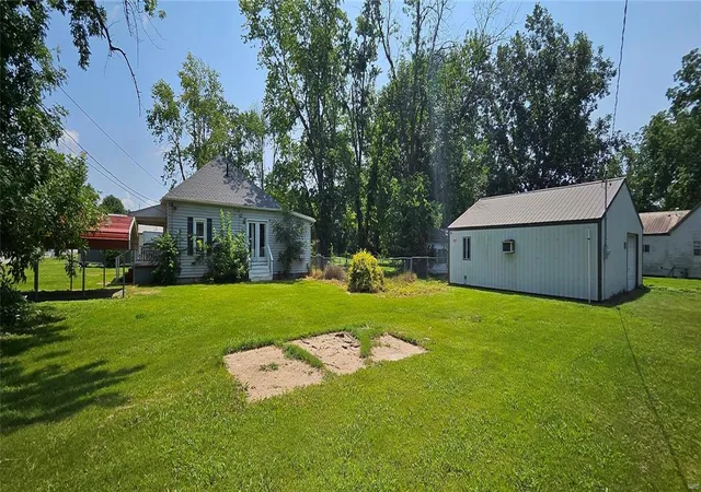 Photo 1 of Single family home for sale at 209 W State St, Chaffee, MO 63740 | MLS# 24050751 | Listing updated on 2024-12-12