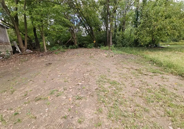Photo 2 of Land for sale at 529 Alexander Pl, East Saint Louis, IL 62205 | MLS# 24051148 | Listing updated on 2024-12-04
