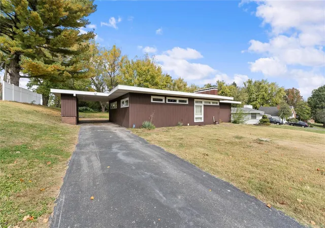 Photo 1 of Sale Pending at 2145 Old Manor Rd, Saint Louis, MO 63136 | MLS# 24051235 | Listing updated on 2024-11-22