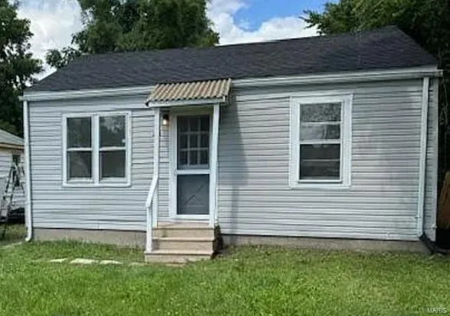 Photo 1 of Single family home for sale at 223 Nadine St, East Saint Louis, IL 62206 | MLS# 24051297 | Listing updated on 2024-11-23