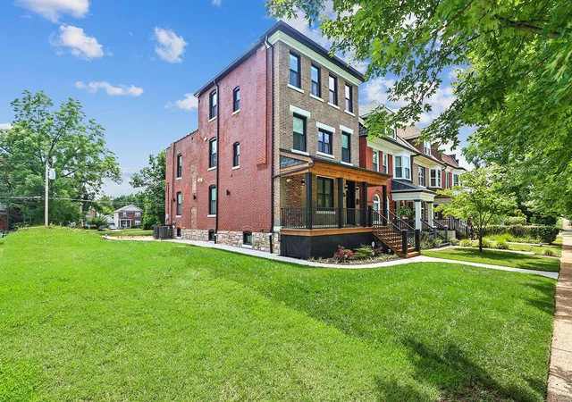 Photo 3 of Single family home for sale at 5640 Maple Ave, Saint Louis, MO 63112 | MLS# 24051384 | Listing updated on 2025-03-17