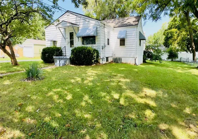 Photo 1 of Sale Pending at 11031 Florence Ave, Saint Ann, MO 63074 | MLS# 24051465 | Listing updated on 2024-09-13