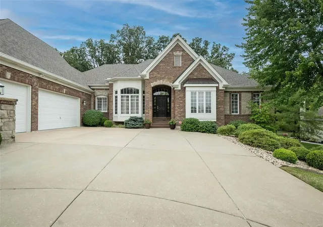 Photo 3 of Sale Pending at 533 Forest Crest, Lake Saint Louis, MO 63367 | MLS# 24051538 | Listing updated on 2024-08-27