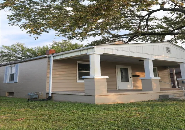 Photo 2 of Single family home for sale at 2040 Benton St, Granite City, IL 62040 | MLS# 24051666 | Listing updated on 2024-08-16