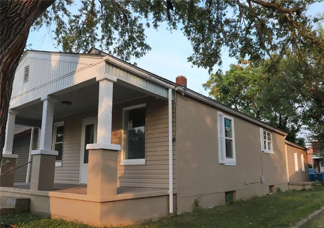 Photo 2 of Single family home for sale at 2040 Benton St, Granite City, IL 62040 | MLS# 24051666 | Listing updated on 2024-08-16