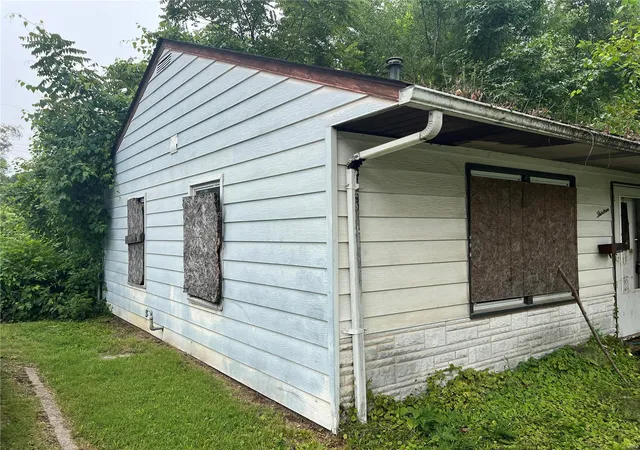 Photo 2 of Single family home for sale at 13 Marilyn Ln, East Saint Louis, IL 62206 | MLS# 24051726 | Listing updated on 2024-11-01
