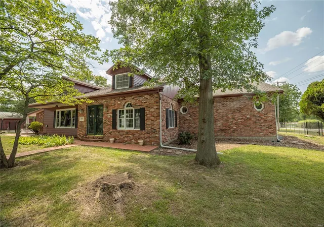 Photo 2 of Single family home for sale at 400 West, New London, MO 63459 | MLS# 24051743 | Listing updated on 2025-02-28