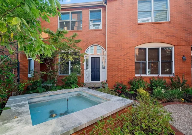 2nd image of 4525 Laclede Ave #6, Saint Louis, MO 63108 | MLS# 24051750