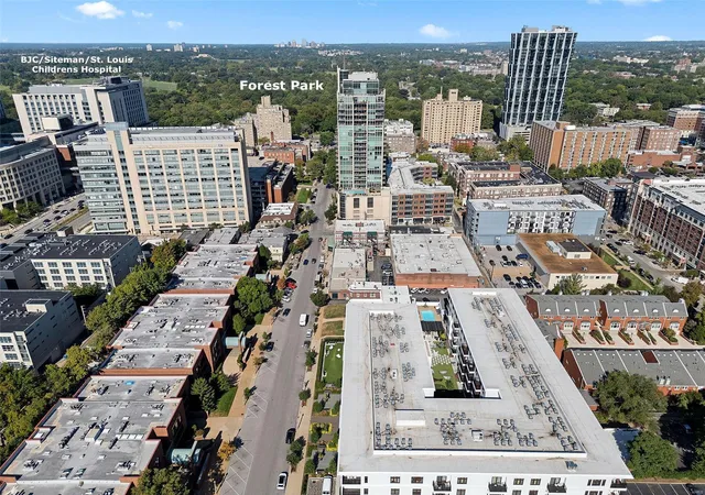 2nd image of 4525 Laclede Ave, Saint Louis, MO 63108