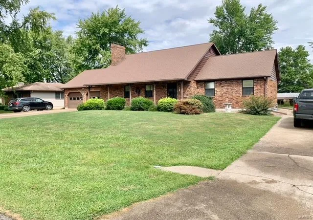 Photo 2 of Single family home for sale at 922 Park St, Monroe City, MO 63456 | MLS# 24051884 | Listing updated on 2024-10-07