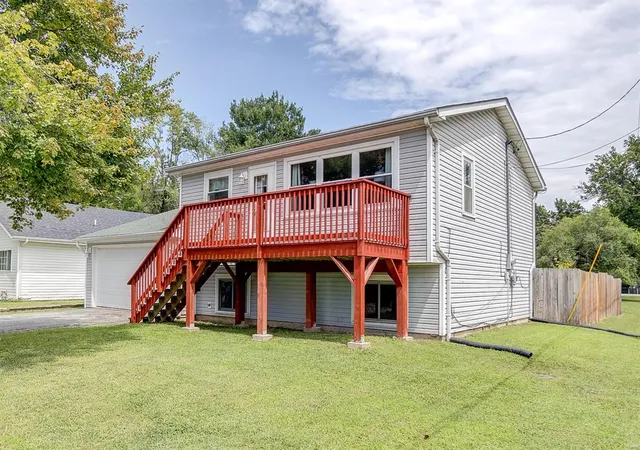 Photo 1 of Single family home for sale at 5 Queensbury Ct, Granite City, IL 62040 | MLS# 24052162 | Listing updated on 2024-11-25