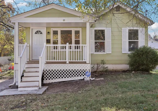 Photo 1 of Sale Pending at 9216 Leenora Ave, Saint Louis, MO 63114 | MLS# 24052182 | Listing updated on 2024-12-16