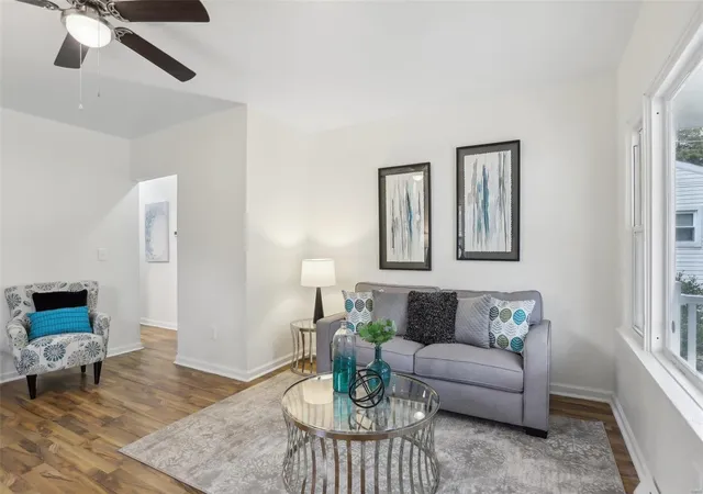 Photo 3 of Sale Pending at 9216 Leenora Ave, Saint Louis, MO 63114 | MLS# 24052182 | Listing updated on 2024-12-16