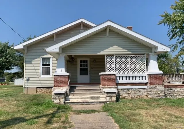 Photo 1 of Single family home for sale at 409 E 4th St, New London, MO 63459 | MLS# 24052447 | Listing updated on 2024-09-26