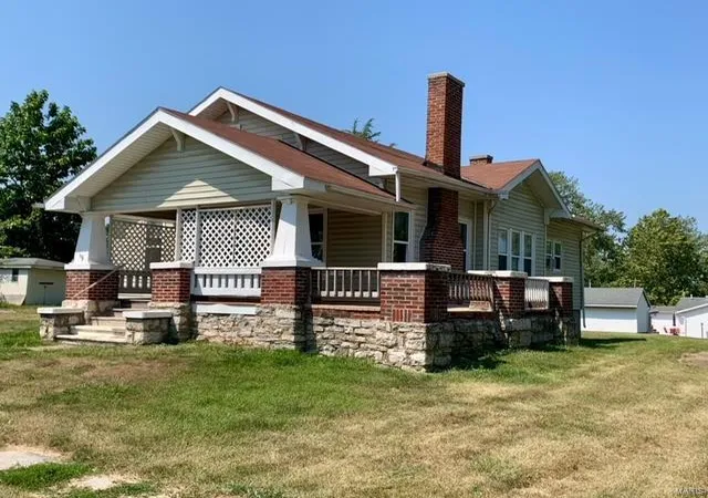 Photo 2 of Single family home for sale at 409 E 4th St, New London, MO 63459 | MLS# 24052447 | Listing updated on 2024-09-26
