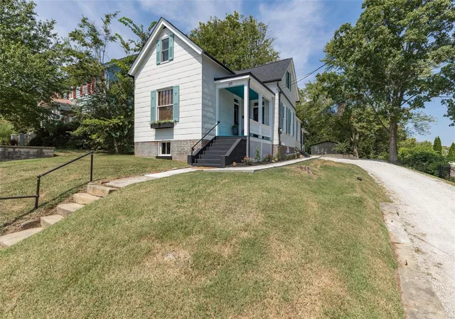 Photo 1 of Single family home for sale at 371 Jefferson St, Sainte Genevieve, MO 63670 | MLS# 24052845 | Listing updated on 2025-03-09