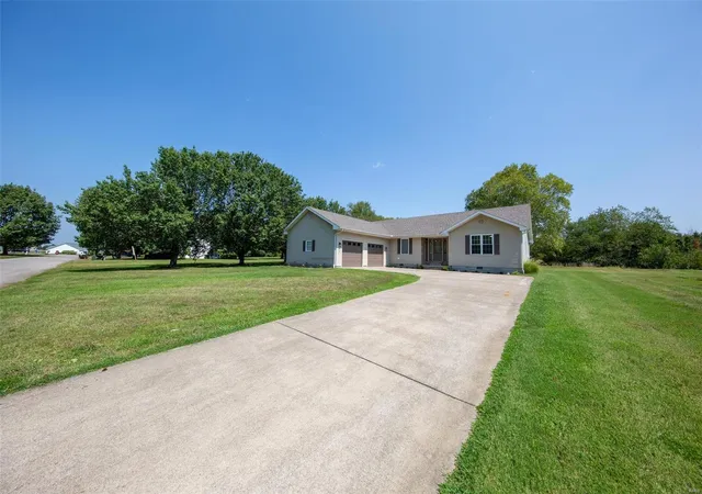 1st image of 619 Saluki Dr, Marion, IL 62959 | MLS# 24052861