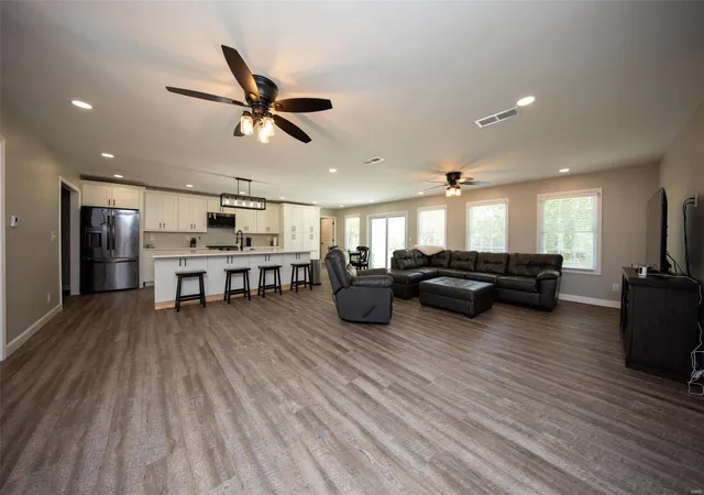 4th image of 619 Saluki Dr, Marion, IL 62959 | MLS# 24052861