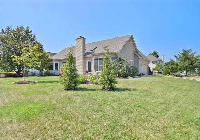 Photo 3 of Sale Pending at 3551 Somerset Hills Dr, Saint Charles, MO 63303 | MLS# 24052997 | Listing updated on 2024-09-03