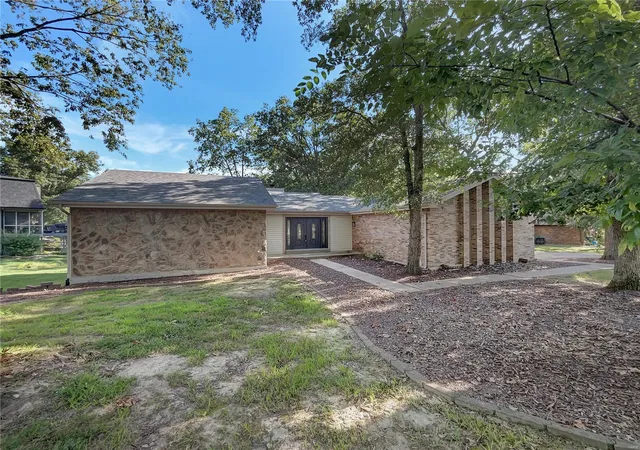 Photo 1 of Sale Pending at 1 Nantua Ct, Lake Saint Louis, MO 63367 | MLS# 24053038 | Listing updated on 2025-03-10