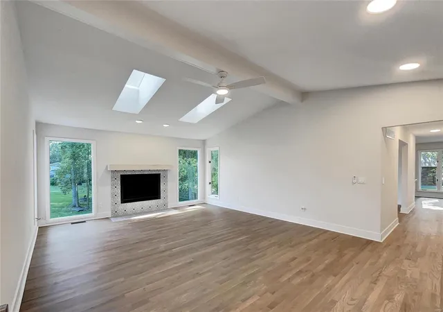 Photo 2 of Sale Pending at 1 Nantua Ct, Lake Saint Louis, MO 63367 | MLS# 24053038 | Listing updated on 2025-03-10