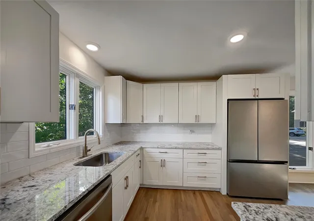 Photo 3 of Sale Pending at 1 Nantua Ct, Lake Saint Louis, MO 63367 | MLS# 24053038 | Listing updated on 2025-03-10