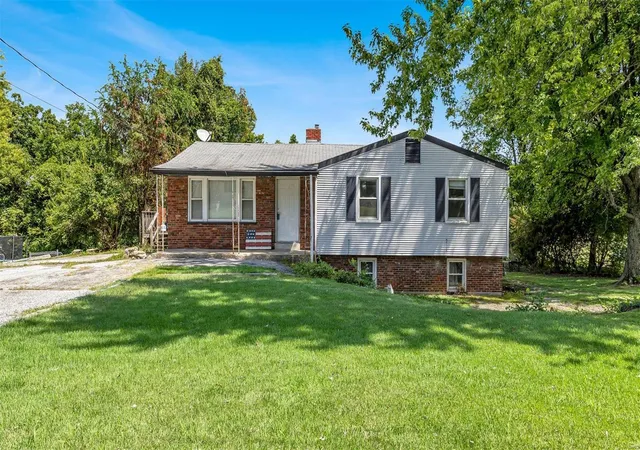 Photo 1 of Sale Pending at 126 Diekamp Ln, Saint Charles, MO 63303 | MLS# 24053074 | Listing updated on 2024-10-26