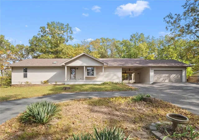 Photo 2 of Single family home for sale at 5705 N Lakeshore Dr, Hillsboro, MO 63050 | MLS# 24053175 | Listing updated on 2024-12-03