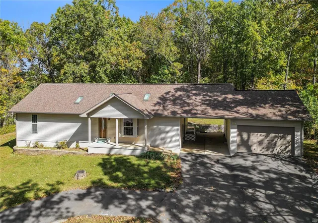 Photo 3 of Single family home for sale at 5705 N Lakeshore Dr, Hillsboro, MO 63050 | MLS# 24053175 | Listing updated on 2024-12-03