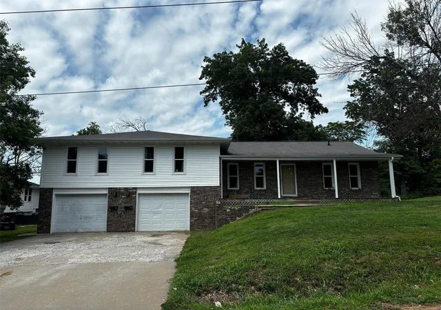 Photo 1 of Multi family home for sale at 627 Hendricks Dr #627 & 629, Mexico, MO 65265 | MLS# 24053282 | Listing updated on 2024-08-21