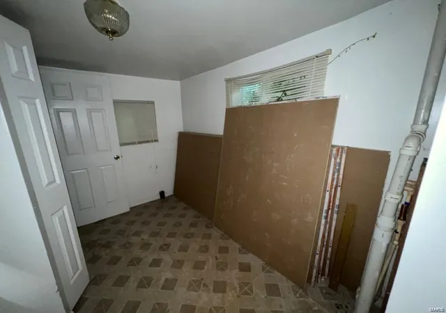 Photo 3 of Sale Pending at 6509 Leschen Ave, Saint Louis, MO 63121 | MLS# 24053292 | Listing updated on 2024-12-09