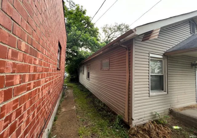 Photo 3 of Sale Pending at 6509 Leschen Ave, Saint Louis, MO 63121 | MLS# 24053292 | Listing updated on 2024-12-09