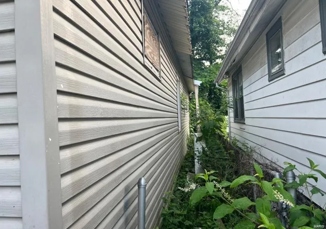 Photo 4 of Sale Pending at 6509 Leschen Ave, Saint Louis, MO 63121 | MLS# 24053292 | Listing updated on 2024-12-09