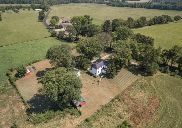 Photo 3 of Single family home for sale at 771 Lake Avalon Rd, Bismarck, MO 63624 | MLS# 24053653 | Listing updated on 2025-02-27