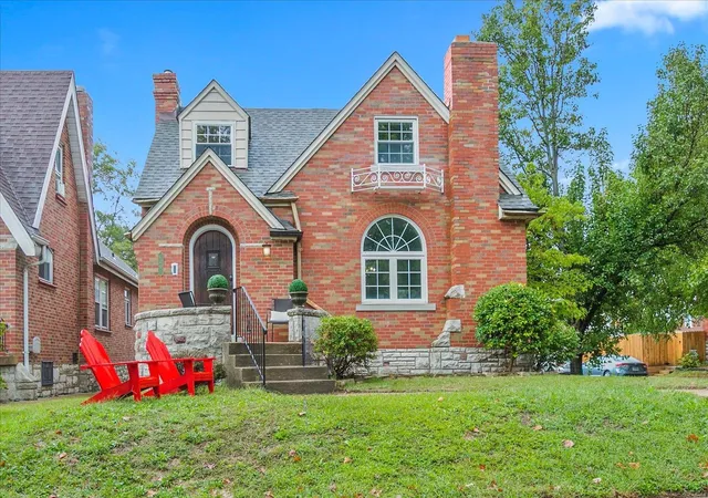 Photo 1 of Single family home for sale at 6401 Winona Ave, Saint Louis, MO 63109 | MLS# 24053663 | Listing updated on 2024-11-19