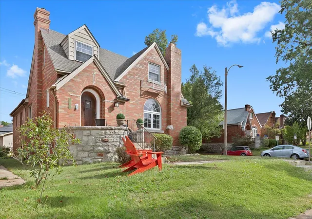 Photo 3 of Single family home for sale at 6401 Winona Ave, Saint Louis, MO 63109 | MLS# 24053663 | Listing updated on 2024-11-19